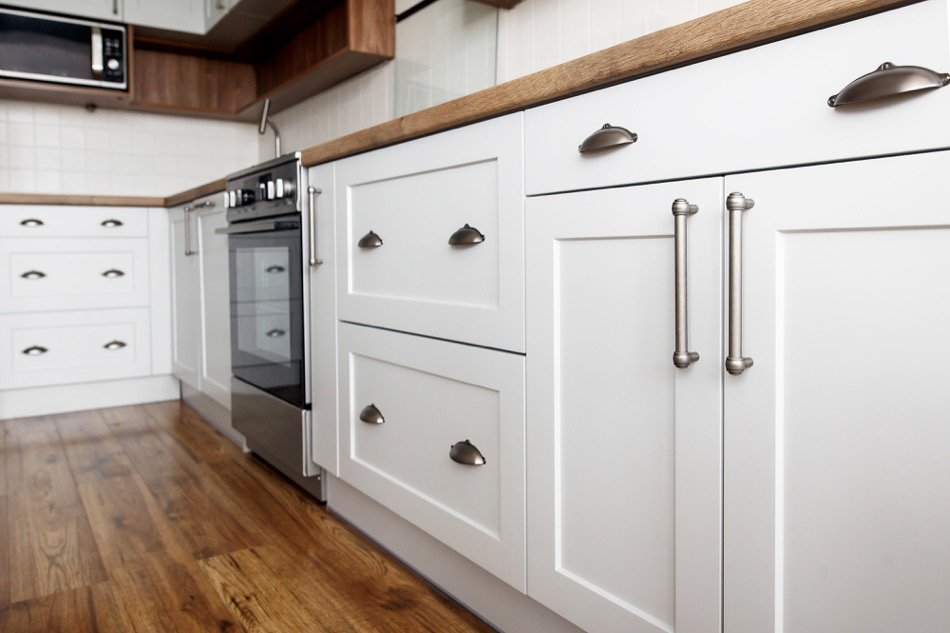 Cabinet Refinishing Help for Homeowners: 4 Useful Tips